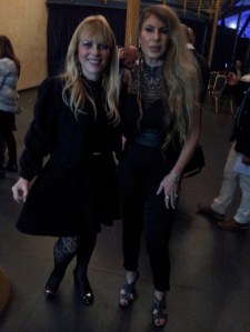 מרים פרקש שוברת את הטוטאל לוק השחור בעזרת גרביונים מדוגמים בקו אדגי.