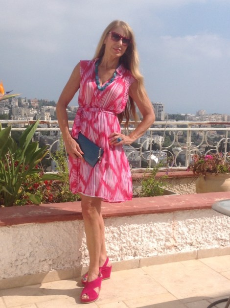 שמלה ורודה של חגית טסה