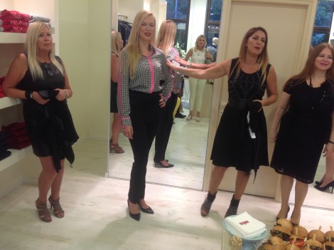 חולצת פפיטה עם סרט בצבע בזוקה