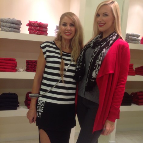 אני לבשתי חולצת פסי רוחב של CASTRO וחצאית של TopShop, עם סנדלים של יונייטד ניוד